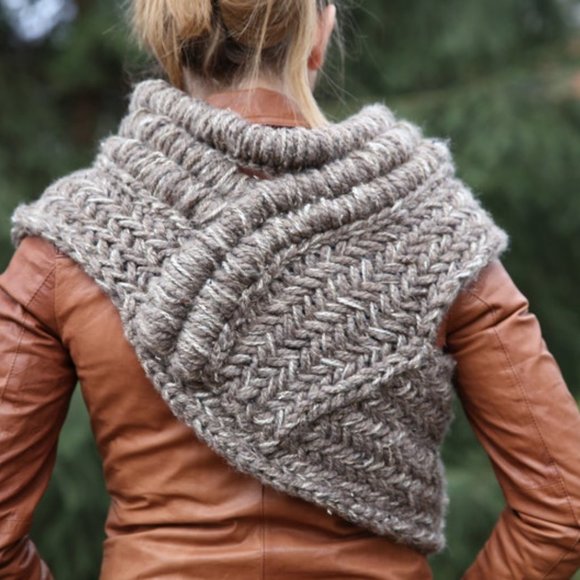 Katniss inspired cowl vest scarf shawl - Picture 2 of 8